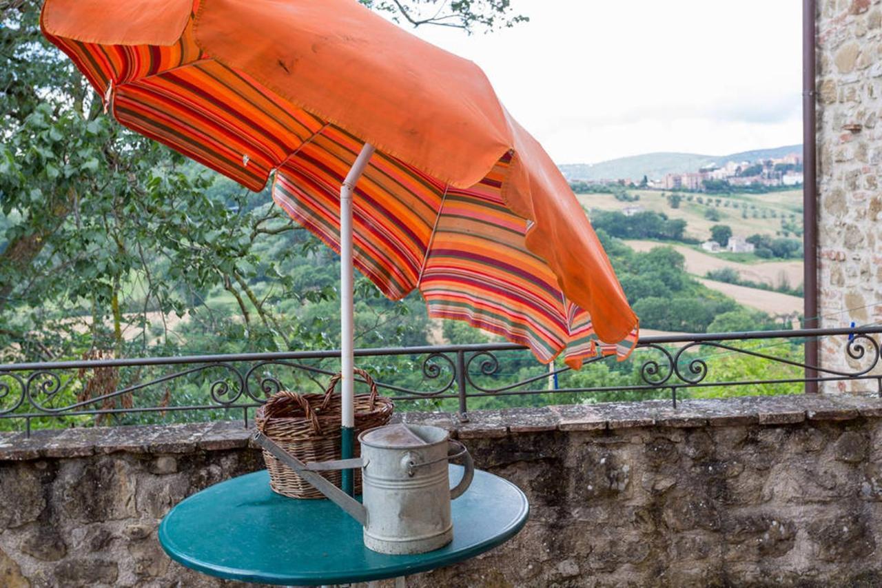 פרוג'ה Agriturismo Il Poggio Degli Scoiattoli מראה חיצוני תמונה