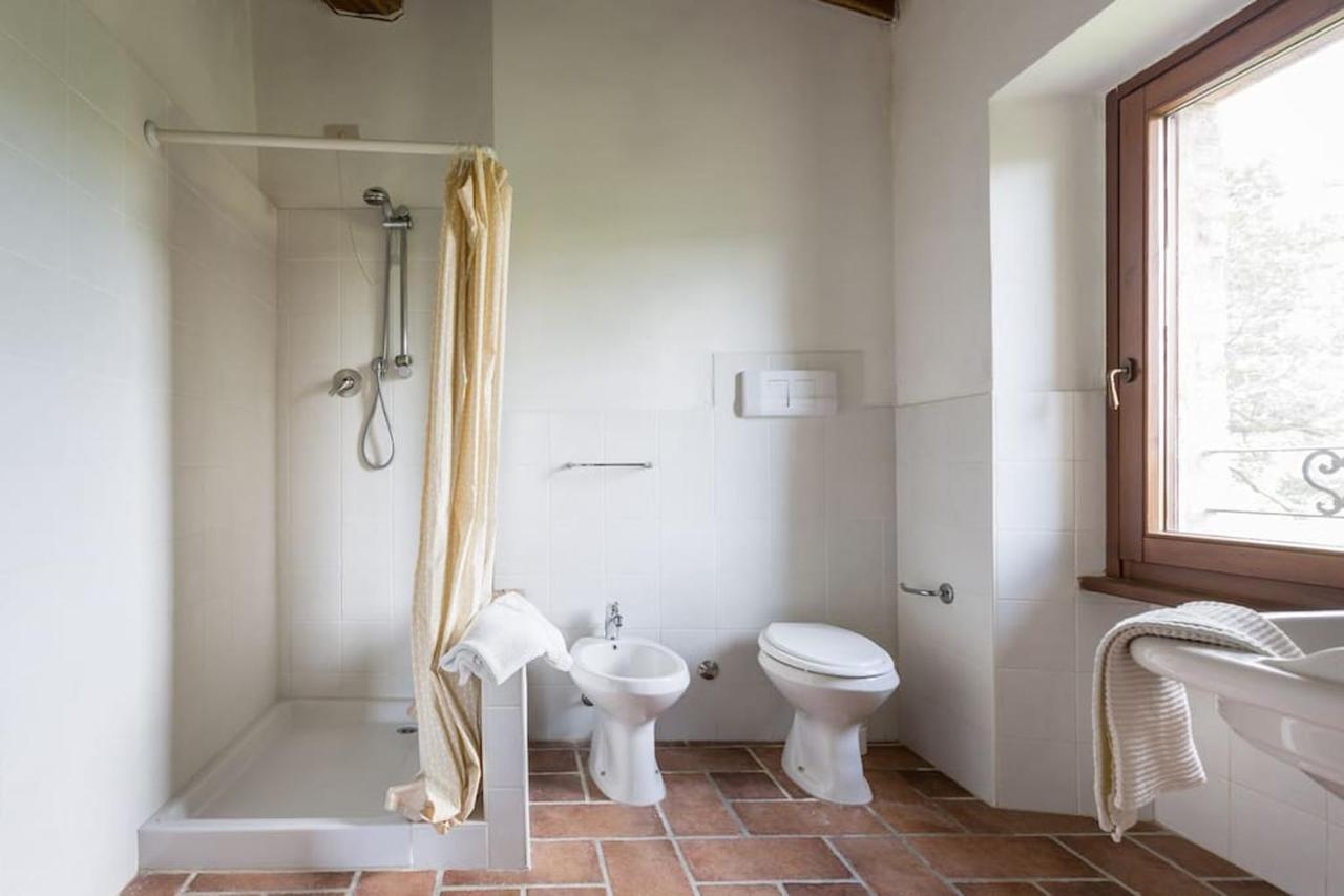 פרוג'ה Agriturismo Il Poggio Degli Scoiattoli מראה חיצוני תמונה