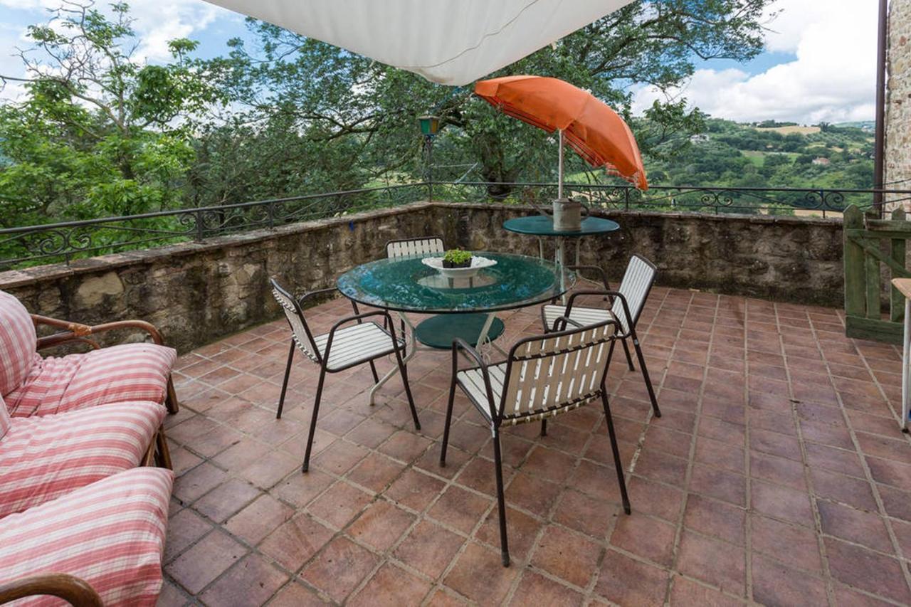 פרוג'ה Agriturismo Il Poggio Degli Scoiattoli מראה חיצוני תמונה